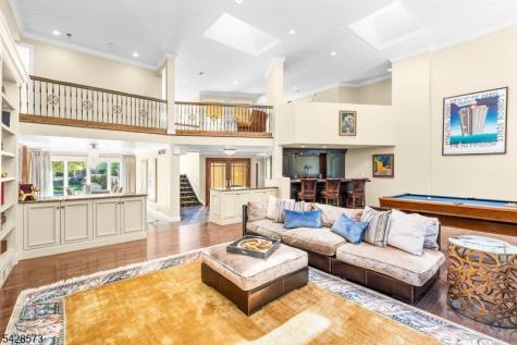 37 Hemlock Road Livingston NJ 07039