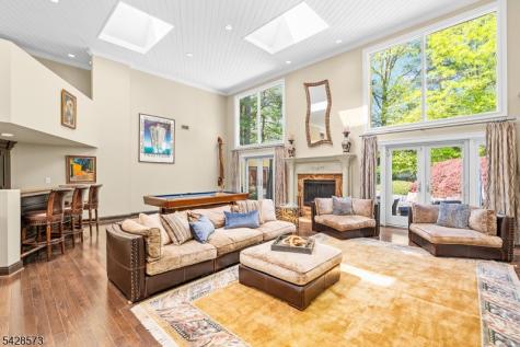 37 Hemlock Road Livingston NJ 07039