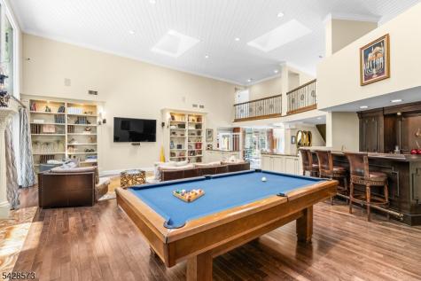 37 Hemlock Road Livingston NJ 07039