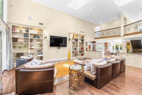 37 Hemlock Road Livingston NJ 07039