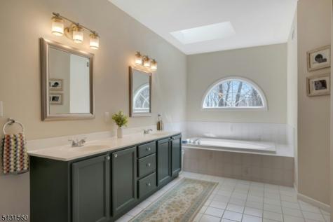 1 Bell Court Chester NJ 07930