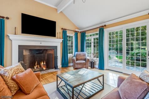 4 Barberry Row Chester NJ 07930