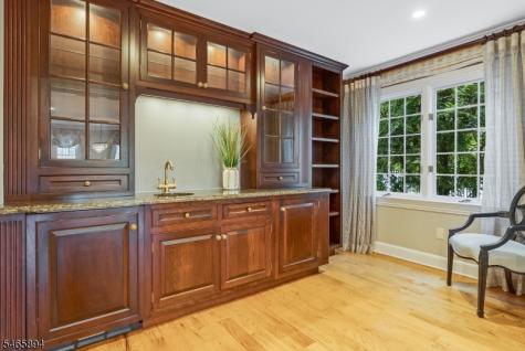 4 Barberry Row Chester NJ 07930