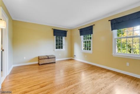 4 Barberry Row Chester NJ 07930