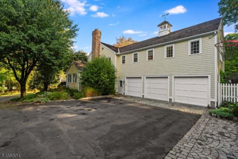 4 Barberry Row Chester NJ 07930