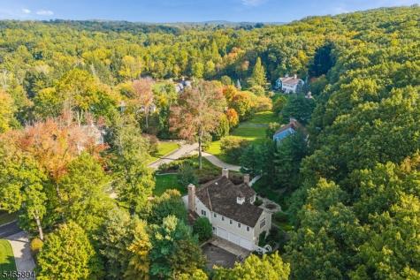 4 Barberry Row Chester NJ 07930