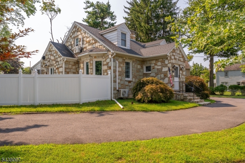 136 Glendale Drive Ewing NJ 08618