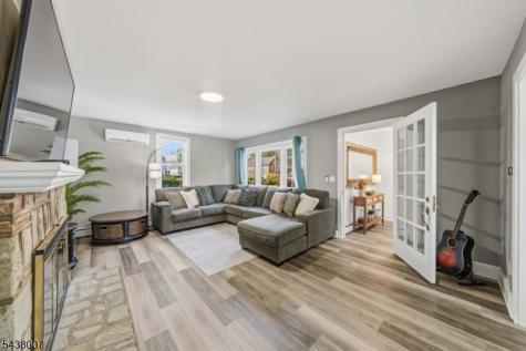 136 Glendale Drive Ewing NJ 08618