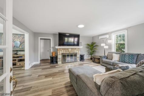 136 Glendale Drive Ewing NJ 08618