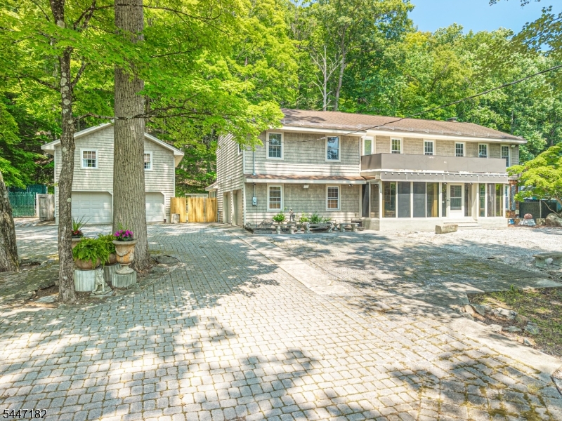 90 Emmans Road Roxbury NJ 07852