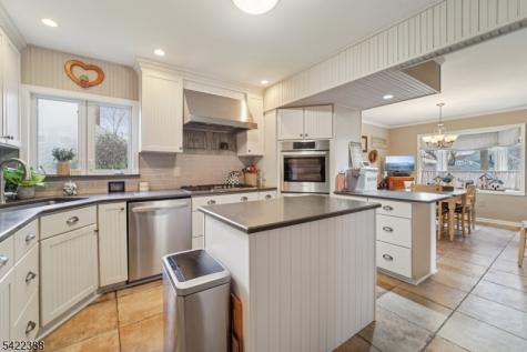 15 Ella Lane Wayne NJ 07470
