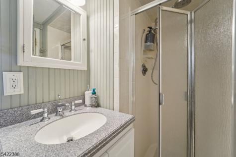 15 Ella Lane Wayne NJ 07470