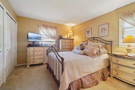15 Ella Lane Wayne NJ 07470