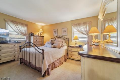 15 Ella Lane Wayne NJ 07470