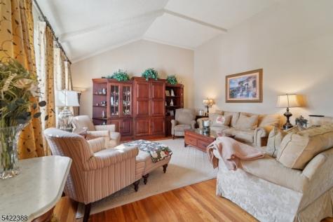 15 Ella Lane Wayne NJ 07470