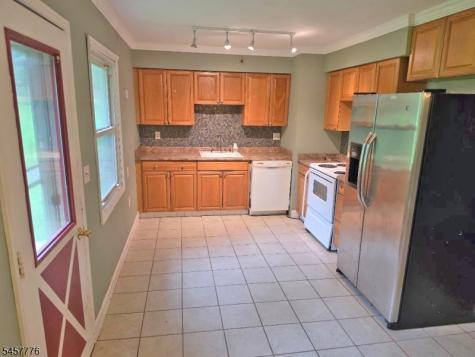 7 Jeanette Lane Holland NJ 08848
