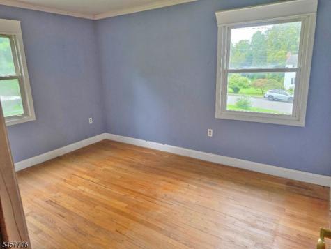 7 Jeanette Lane Holland NJ 08848