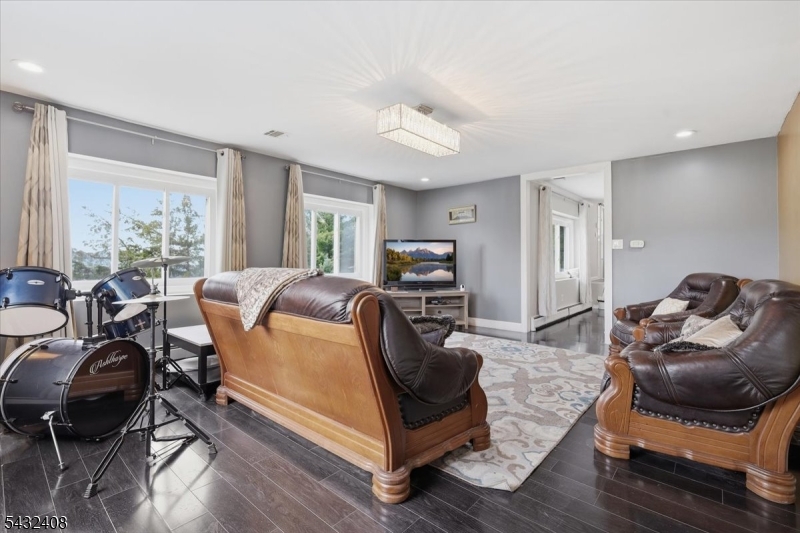 112 Knob Hill Road Washington NJ 07840