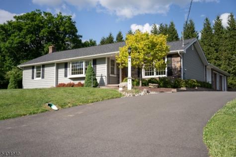 6 Hillside Lane Holland NJ 08848