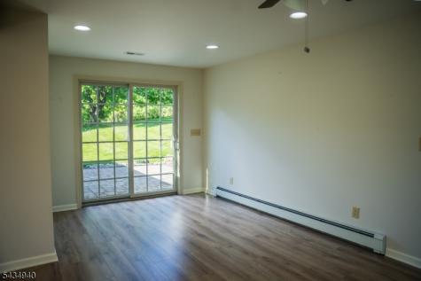6 Hillside Lane Holland NJ 08848