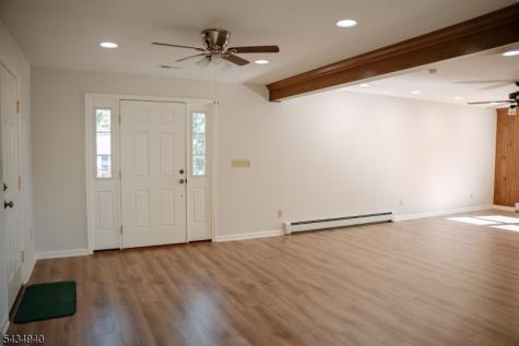 6 Hillside Lane Holland NJ 08848
