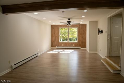 6 Hillside Lane Holland NJ 08848