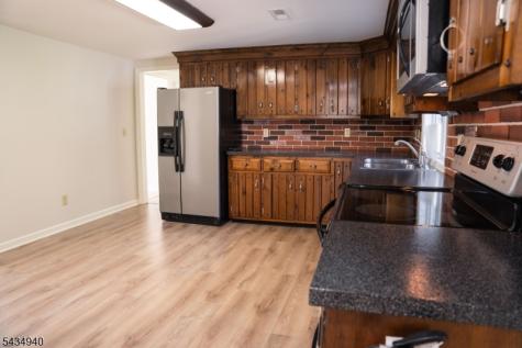 6 Hillside Lane Holland NJ 08848