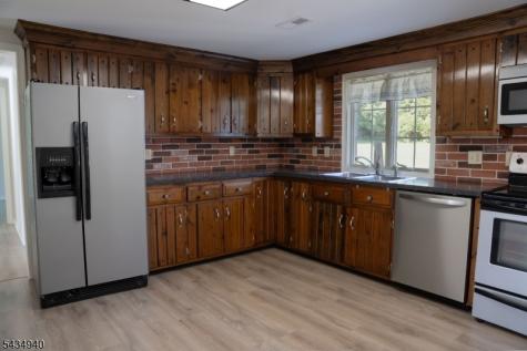 6 Hillside Lane Holland NJ 08848