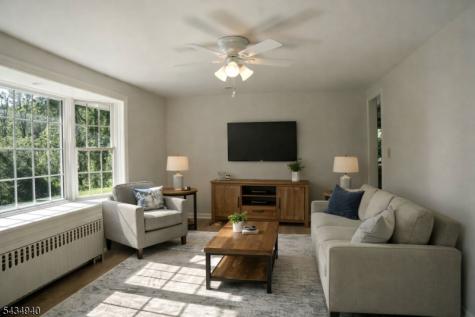 6 Hillside Lane Holland NJ 08848