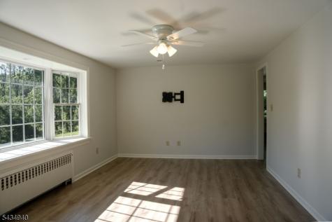 6 Hillside Lane Holland NJ 08848