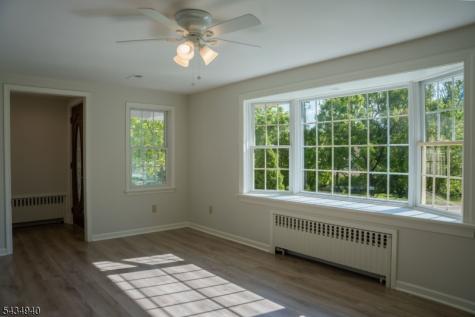 6 Hillside Lane Holland NJ 08848