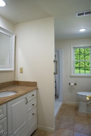 6 Hillside Lane Holland NJ 08848