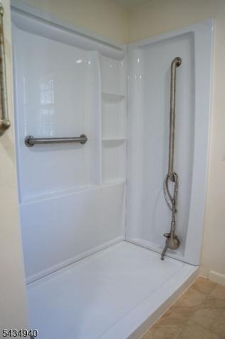 6 Hillside Lane Holland NJ 08848