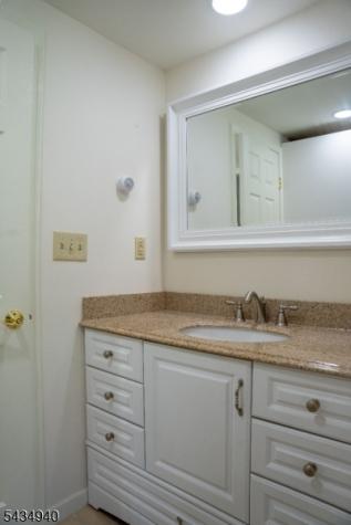 6 Hillside Lane Holland NJ 08848
