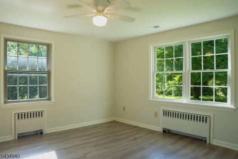 6 Hillside Lane Holland NJ 08848