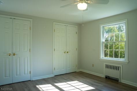 6 Hillside Lane Holland NJ 08848