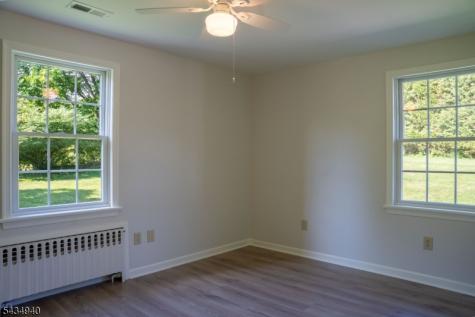 6 Hillside Lane Holland NJ 08848