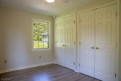 6 Hillside Lane Holland NJ 08848