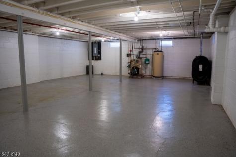 6 Hillside Lane Holland NJ 08848