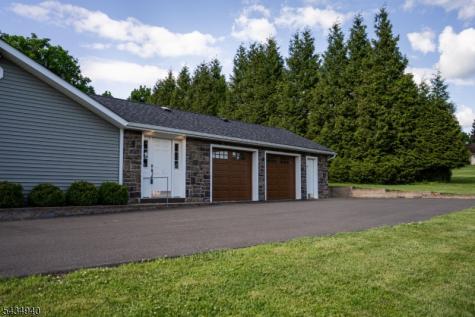6 Hillside Lane Holland NJ 08848