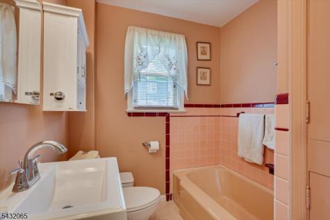 866 Crescent Drive Rahway NJ 07065