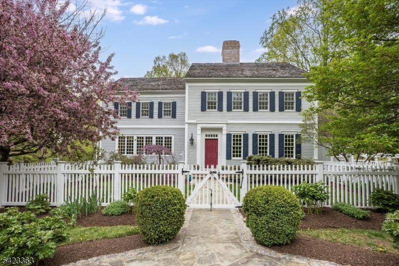 12 Red Oak Row Chester NJ 07930