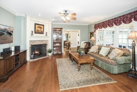 12 Red Oak Row Chester NJ 07930