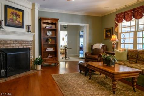 12 Red Oak Row Chester NJ 07930