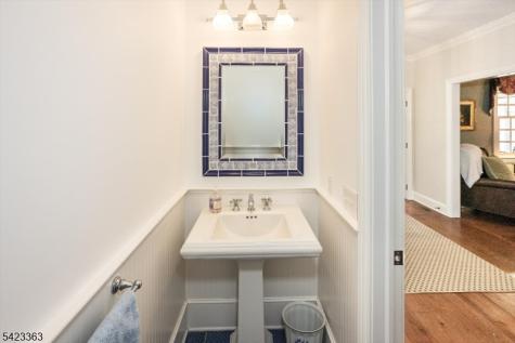12 Red Oak Row Chester NJ 07930
