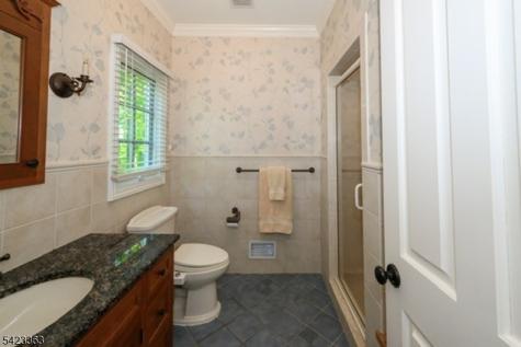 12 Red Oak Row Chester NJ 07930