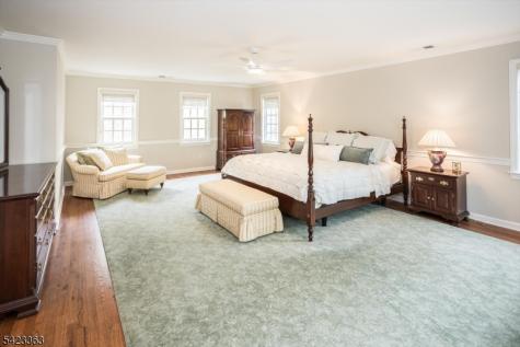 12 Red Oak Row Chester NJ 07930