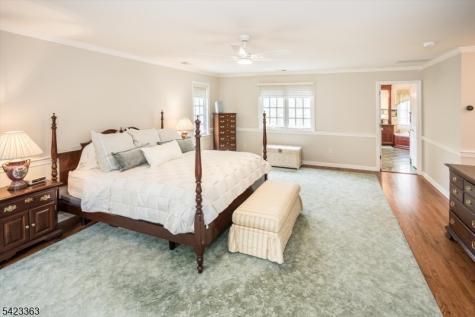 12 Red Oak Row Chester NJ 07930