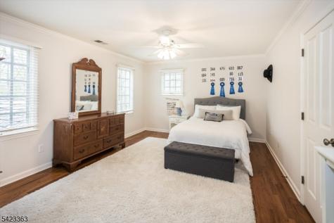 12 Red Oak Row Chester NJ 07930