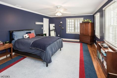 12 Red Oak Row Chester NJ 07930
